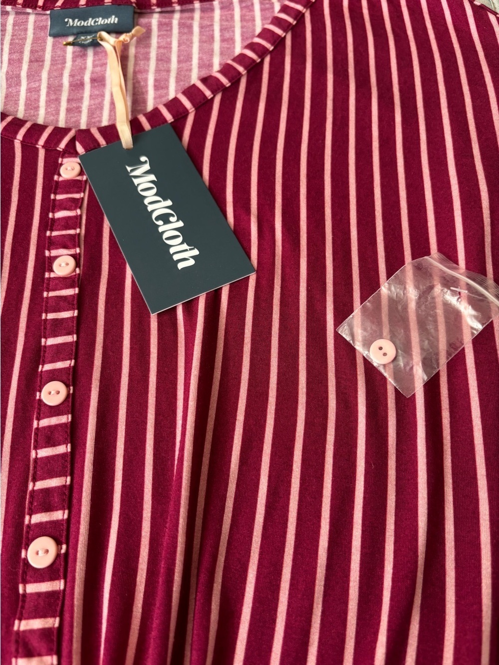 NWT ModCloth Timely Arrival Tie Waist Top -
Red and Pink Stripes - Picture 7 of 10